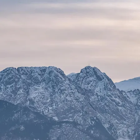 Guest house Na Grani 3*